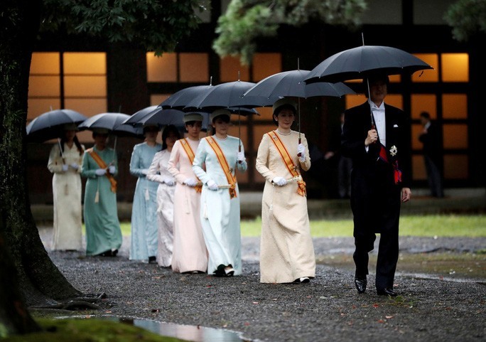 Nhật hoàng Naruhito chính thức lên ngôi - Ảnh 1. Nhật hoàng Naruhito chính thức lên ngôi - Ảnh 1.