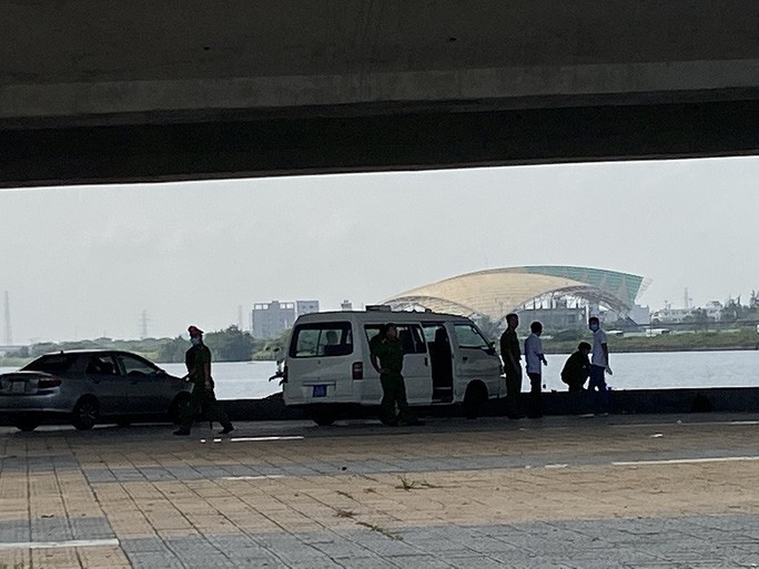 Vụ thi thể bị phân khúc thả trôi sông Hàn: Đã bắt được hung thủ là người nước ngoài - Ảnh 2. Vụ thi thể bị phân khúc thả trôi sông Hàn: Đã bắt được hung thủ là người nước ngoài - Ảnh 2.