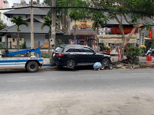 Khởi tố, bắt tạm giam tài xế tông chết người gần sân bay Tân Sơn Nhất - Ảnh 1. Khởi tố, bắt tạm giam tài xế tông chết người gần sân bay Tân Sơn Nhất - Ảnh 1.