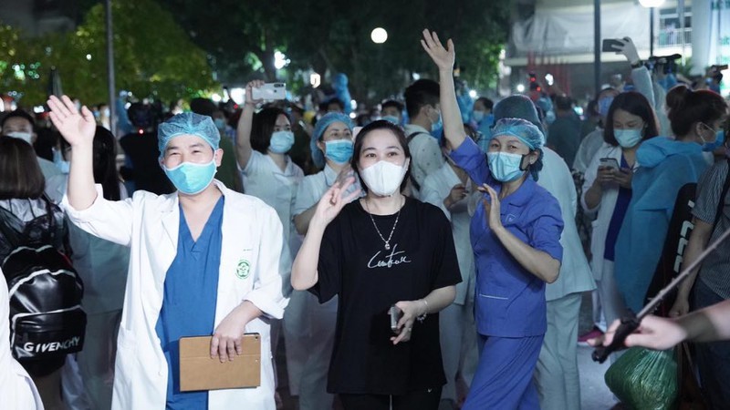 Y, bác sỹ Bệnh viện Bạch Mai vui mừng khi lệnh phong tỏa được dỡ bỏ.