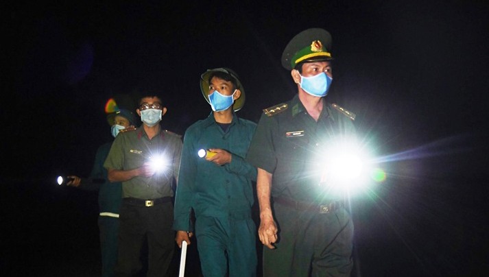 Các lực lượng phối hợp tuần tra, kiểm soát trên biên giới.