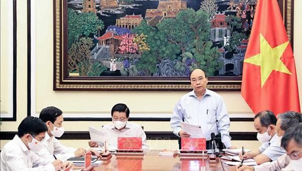 Chủ tịch nước Nguyễn Xuân Phúc phát biểu tại cuộc họp.