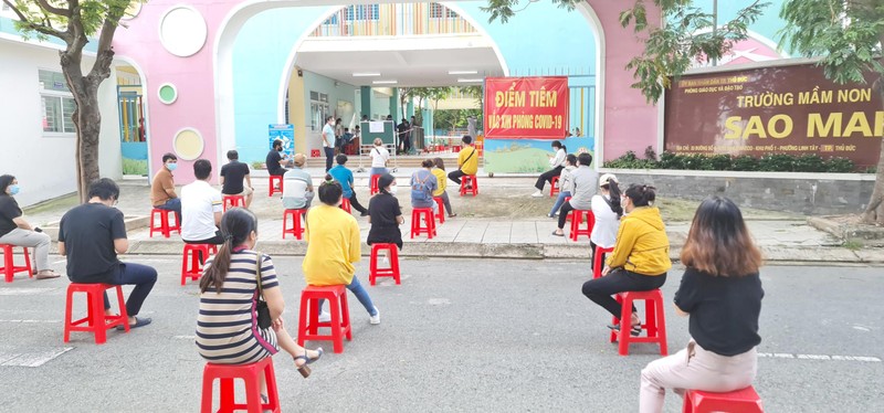 TP Hồ Chí Minh sẽ đẩy mạnh việc tiêm vaccine, tận dụng thời gian sau 18h để tiêm cho người dân.