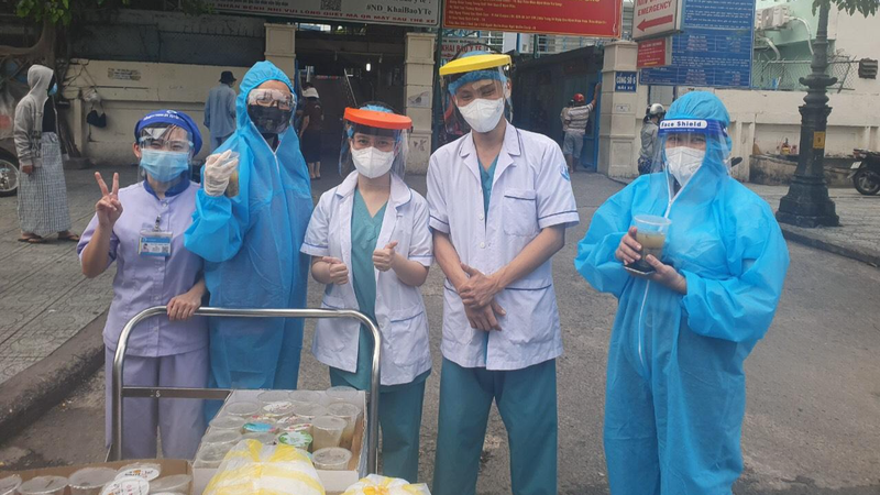 Người dân cả nước sẵn sàng đóng góp một phần nhỏ bé công sức của mình để hỗ trợ người dân vùng dịch vượt qua khó khăn, sớm ổn định cuộc sống.