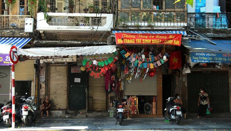 Phố Hàng Mã đìu hiu chưa từng có.
