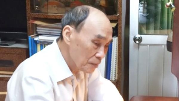 Dù đã nghỉ chế độ, ông Việt vẫn miệt mài nghiên cứu, tiếp tục cống hiến cho đất nước.