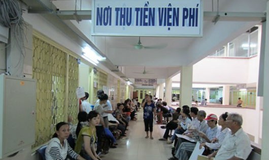 Hầu hết người dân đều lo lắng với lần tăng viện phí này