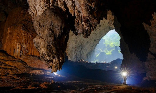Những cột khối thạch nhũ dựng ngược kỳ vĩ độc nhất vô nhị trong lòng Sơn Đoòng. Ảnh: Ryan Deboodt