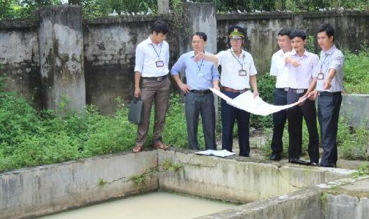 Thanh tra TN&MT kiểm tra việc xử lý nước thải một doanh nghiệp