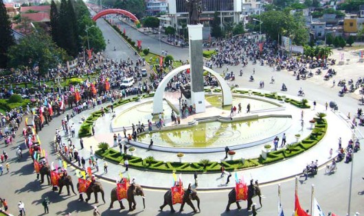 Diễu hành voi tại Lễ hội cà phê Buôn Ma Thuột