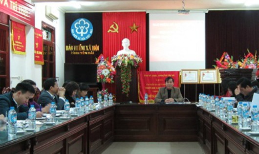 Yên Bái tổ chức hội nghị trực tuyến: Bàn giao sổ bảo hiểm xã hội cho người lao động quản lý