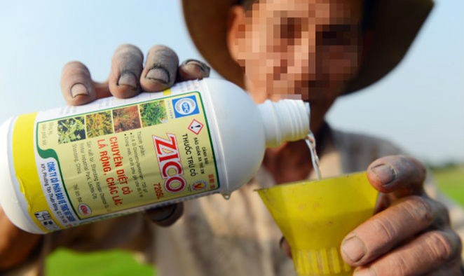 Bộ NN&PTNT sẽ tiếp tục loại nhiều hóa chất bảo vệ thực vật xếp ở nhóm độc ra khỏi danh mục được phép sử dụng. (Ảnh minh họa)
