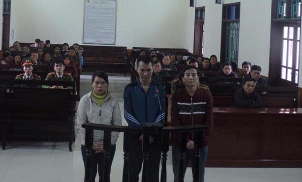 Các bị cáo tại tòa. Ảnh Báo Dân trí