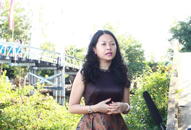 Bà Trần Uyên Phương – Phó TGĐ Tập đoàn Tân Hiệp Phát trả lời báo chí về chương trình Nhịp cầu ước mơ.