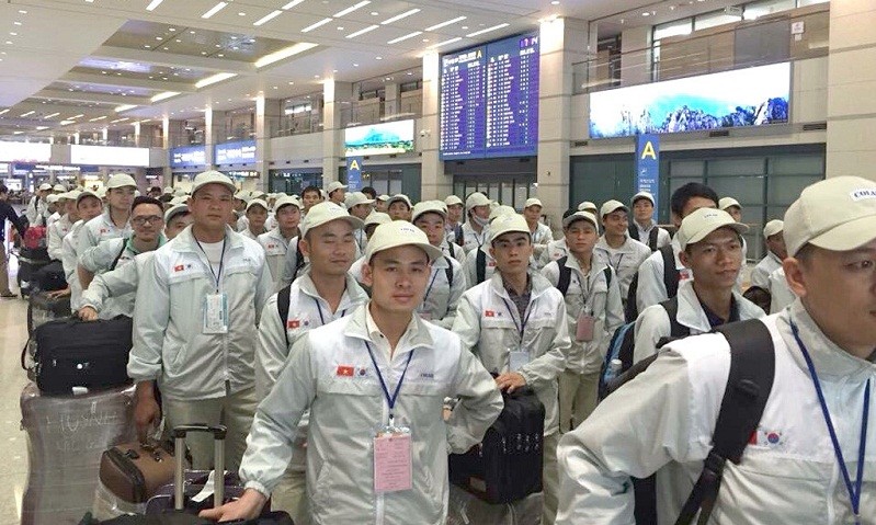 Cần hoàn thiện quy định về việc doanh nghiệp trúng thầu, doanh nghiệp đầu tư ra nước ngoài đưa người lao động của doanh nghiệp đi làm việc ở nước ngoài. (Ảnh minh họa)