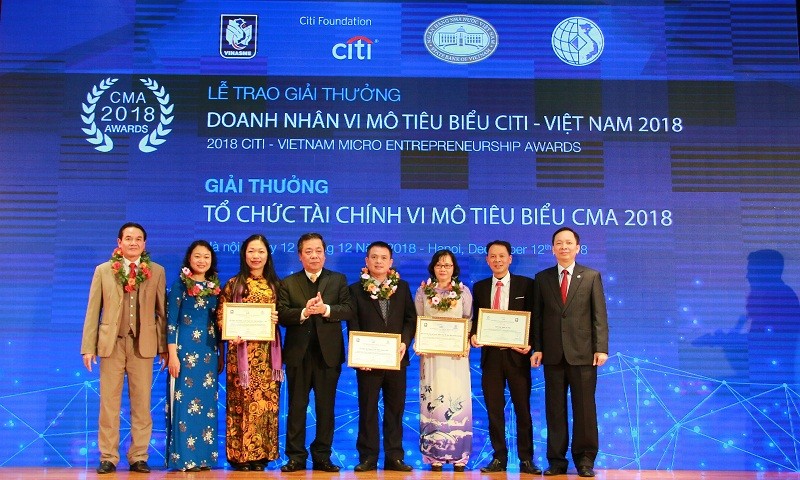 Trong khuôn khổ Tọa đàm, 30 khách hàng TCVM và 4 tổ chức TCVM tiêu biểu từ hơn 100 hồ sơ tham dự trên cả nước được vinh danh tại Lễ trao giải thưởng doanh nhân vi mô tiêu biểu Citi – Việt Nam năm 2018