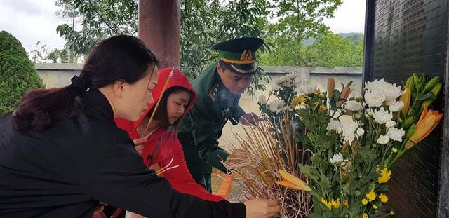 Giọt nước mắt tưởng nhớ đồng đội trên đỉnh Pò Hèn - 14 Giọt nước mắt tưởng nhớ đồng đội trên đỉnh Pò Hèn - 14