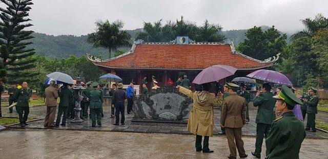 Giọt nước mắt tưởng nhớ đồng đội trên đỉnh Pò Hèn - 4 Giọt nước mắt tưởng nhớ đồng đội trên đỉnh Pò Hèn - 4