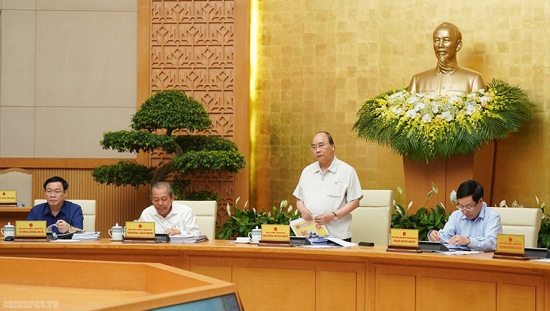 Thủ tướng Nguyễn Xuân Phúc phát biểu tại phiên họp Chính phủ, chiều 4/5. Ảnh: VGP/Quang Hiếu