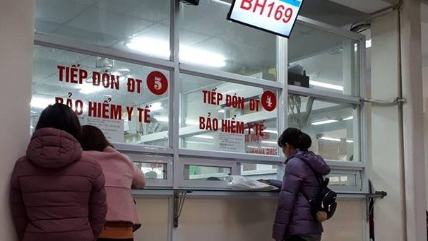 Thẻ BHYT điện tử sẽ tạo thuận lợi hơn cho người tham gia khi đi KCB.
(Ảnh minh họa)