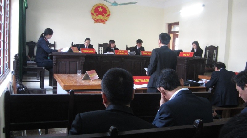 Trợ giúp viên Trung tâm Trợ giúp pháp lý Nhà nước tỉnh Điện Biên bảo vệ quyền lợi người dân trong một vụ án