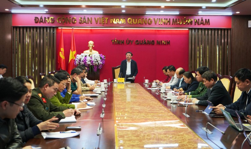 Đồng chí Nguyễn Xuân Ký, Bí thư Tỉnh ủy, Chủ tịch HĐND tỉnh Quảng Ninh chỉ đạo tại cuộc họp. Ảnh baoquangninh.com.vn