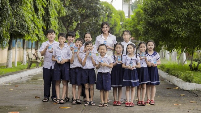 Đại sứ thiện chí diễn viên Thúy Diễm đồng hành cùng Lọ đựng tình thương lần 5 năm 2020.