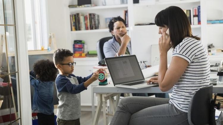 Làm việc tại nhà, nhiều người dễ mắc các vấn đề tâm lý.