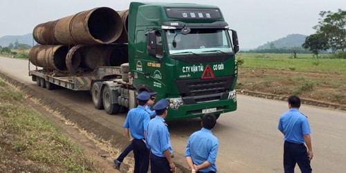 Khóa cửa, bỏ xe sau khi "xin xỏ" thanh tra giao thông bất thành