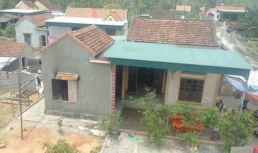 Ngôi nhà anh Ngữ nơi xảy ra vụ cháy do xăng khiến ba người trong gia đình chết, một người tử vong