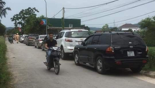 Hiện trường vụ nghi nổ súng vừa xảy ra vào sáng 30/4, tại địa bàn xã Nghi Kim, TP Vinh, Nghệ An.