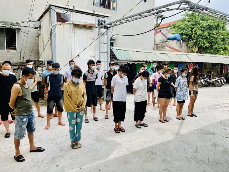 23 đối tượng sử dụng ma túy tại quán karaoke Gang Nam, xã Nga Phượng bị Công an huyện Nga Sơn bắt giữ.
