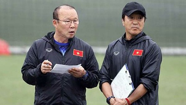 trợ lý Lee Young Jin sẽ tiếp tục bên cạnh ông Park.