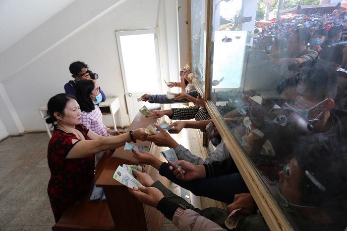 Việc bán vé trận HAGL gặp Hà Nội còn nhiều bất cập, lạc hậu