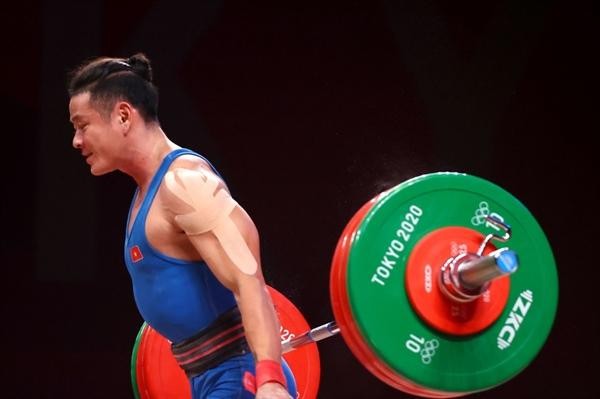 Đô cử Thạch Kim Tuấn trong phần thi ngày 25/7 (Ảnh: Reuters)