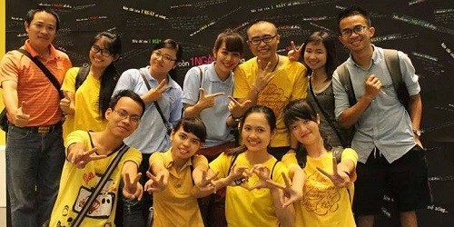 Liêm và các bạn chung chí hướng thiện nguyện.