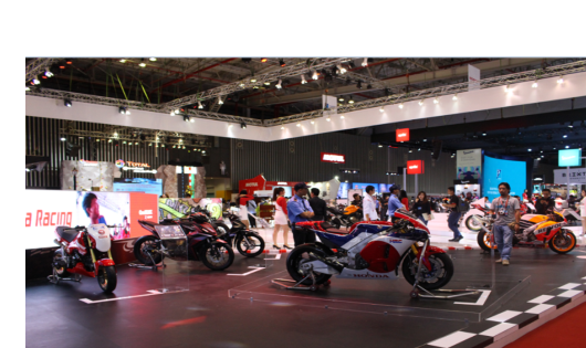 Nhiều mẫu xe "đình đám" của Honda được trưng bày tại triển lãm thu hút khách tham quan
