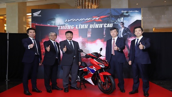 Honda Việt Nam bổ sung tem màu và phiên bản màu mới đậm chất thể thao cho siêu phẩm WINNER X