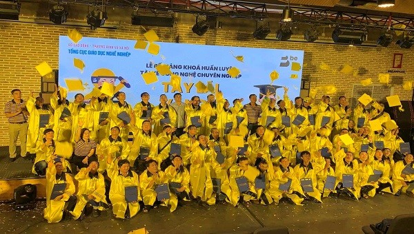 Các tài xế công nghệ đầu tiên tại Việt Nam được chứng nhận Tài xế công nghệ chuyên nghiệp bởi Tổng cục Giáo dục Nghề nghiệp, Trường Cao đẳng nghề Bách Khoa Hà Nội và BE GROUP
