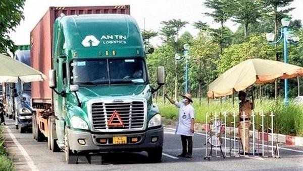 Đơn vị vận tải, lái xe phải chịu trách nhiệm trước pháp luật về tính chính xác của thông tin cung cấp cho các chốt kiểm soát