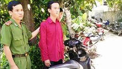 Đối tượng Lê Phước Triều tại cơ qua điều tra.