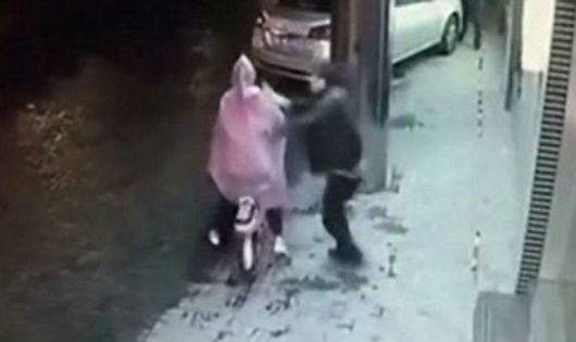 Tự bảo vệ mình là điều quan trọng nhất khi gặp phải biến thái. (Ảnh minh họa)