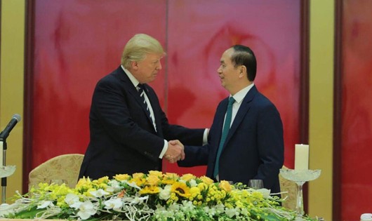 Chủ tịch nước Trần Đại Quang chủ trì Quốc yến chào mừng Tổng thống Donald Trump. Ảnh VGP/Nhật Bắc