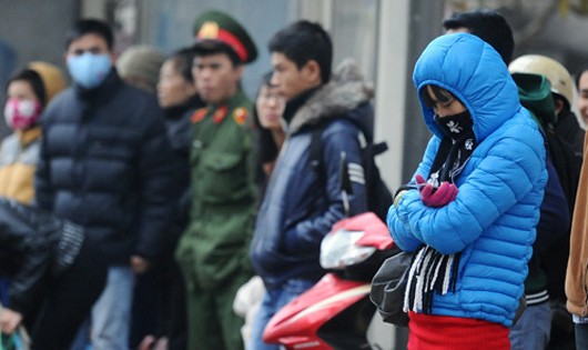 Không khí lạnh mạnh liên tục tăng cường, nhiệt độ Hà Nội lại giảm