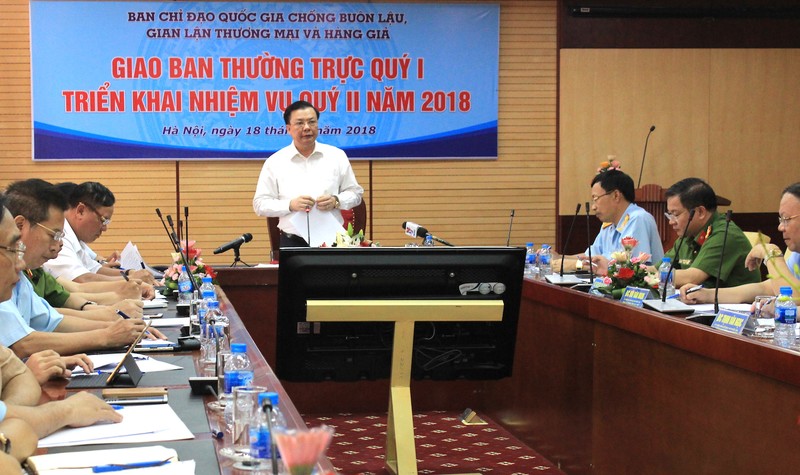 Bộ trưởng Đinh Tiến Dũng: Rà soát ngay nội bộ, 'siết' kỷ cương với cán bộ chống buôn lậu
