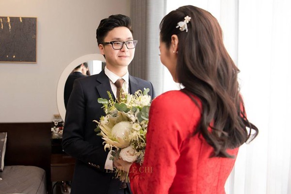 Mẹ chồng Tú Anh tươi cười trao quà cho con dâu trong lễ vu quy ảnh 9