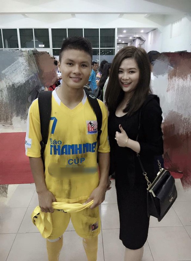 Quang Hải từng đăng tải bức ảnh chụp chung với Tường Vy sau một trận đấu và gửi lời chúc mừng sinh nhật đàn chị.