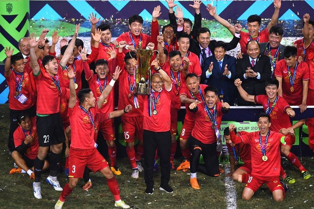 HLV Park Hang Seo giương cao chức vô địch AFF Cup 2018