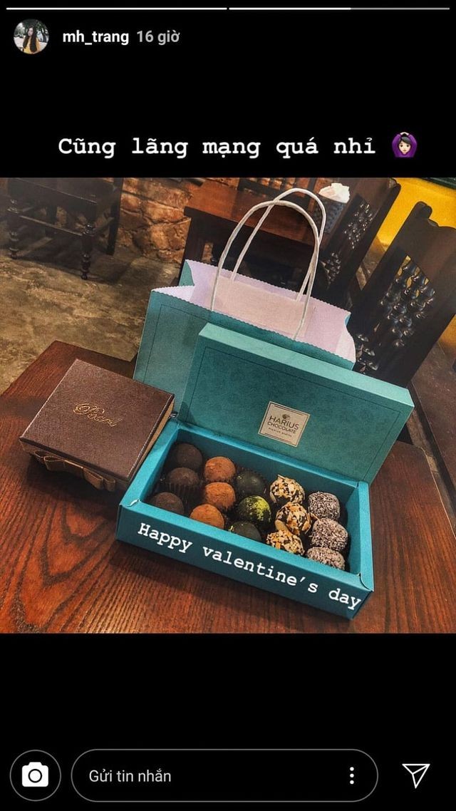 Dàn bạn gái tuyển U23 Việt Nam hào hứng khoe quà được tặng ngày Valentine - 9 Dàn bạn gái tuyển U23 Việt Nam hào hứng khoe quà được tặng ngày Valentine - 9