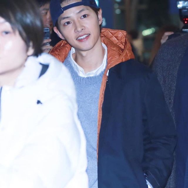 Song Joong Ki lần đầu xuất hiện sau tin đồn ly hôn - 5 Song Joong Ki lần đầu xuất hiện sau tin đồn ly hôn - 5